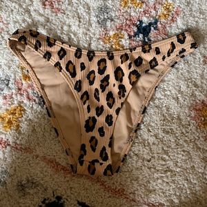 NWOT Billabong Cheetah Print Swim Bottoms